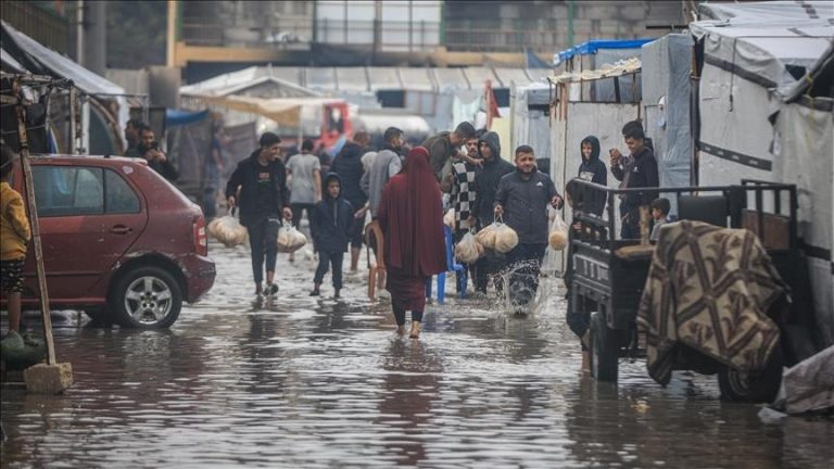 أونروا: 235 ألف متضرر في غزة جراء منخفض «بايرون» وانهيار مبانٍ وتضرر عشرات الآلاف من الخيام