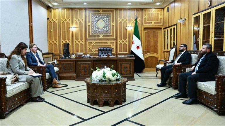 وزير العدل السوري يبحث مع “الحركة القانونية العالمية” تعزيز التعاون القضائي في دمشق