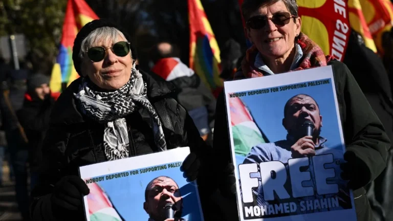 إيطاليا تُرحّل إمامًا مصريًا رغم تحذيرات حقوقية ودينية من تعرضه للتعذيب في مصر