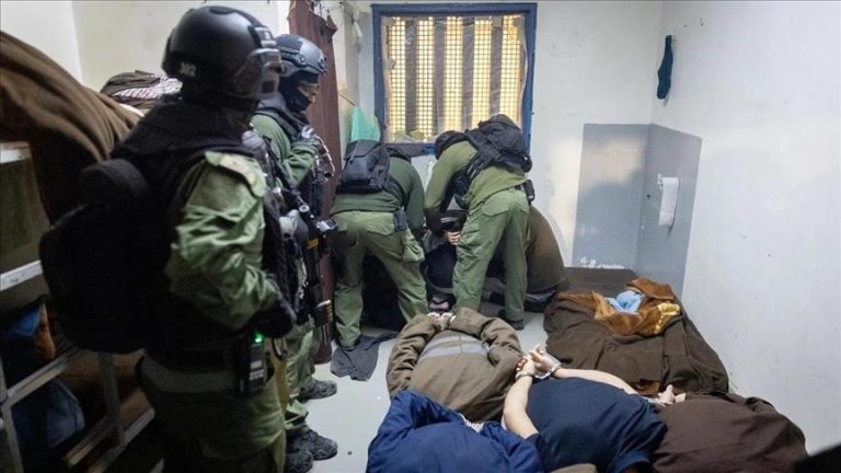 صحفي فلسطيني يروي تعرضه لاغتصاب وتعذيب داخل سجون إسرائيل