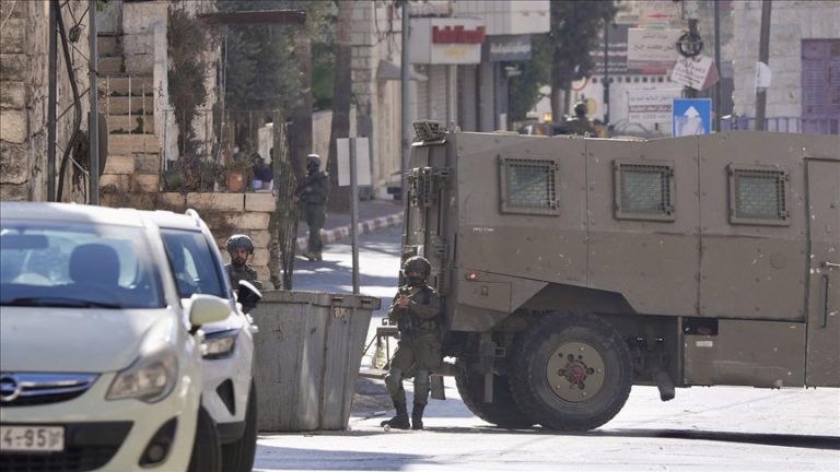 الجيش الإسرائيلي يقتحم جامعة بيرزيت ويحتجز عدداً من حراسها وسط انتشار واسع داخل المباني