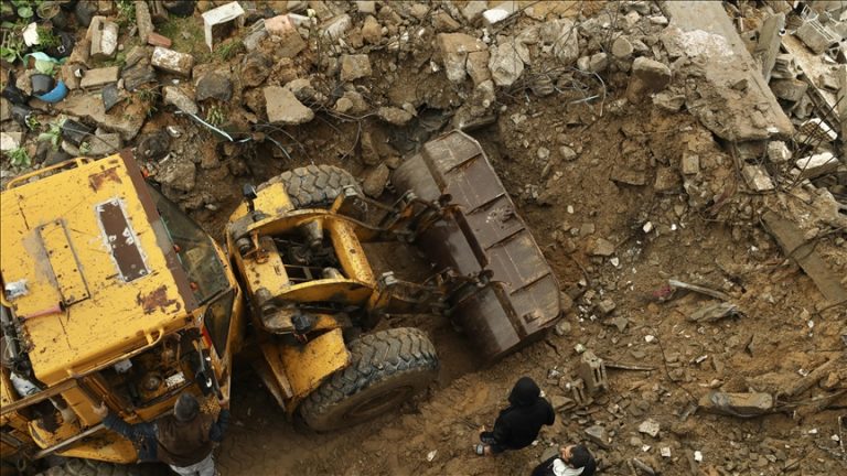 انتشال 6 جثث من تحت أنقاض منزل منهار شمال غزة وارتفاع ضحايا المنخفض الجوي إلى 13