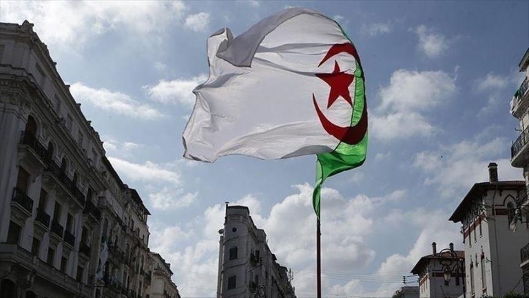 الجزائر ترفع الحد الأدنى للأجور ومنحة البطالة بداية من يناير المقبل