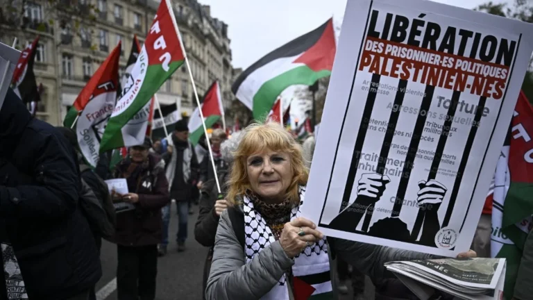 آلاف المتظاهرين في لندن وأوروبا يطالبون بإطلاق سراح الأسرى الفلسطينيين