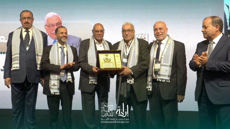 منح المفكر معن بشور لقب “عميد الوحدة العربية” خلال مؤتمر العهد للقدس في إسطنبول