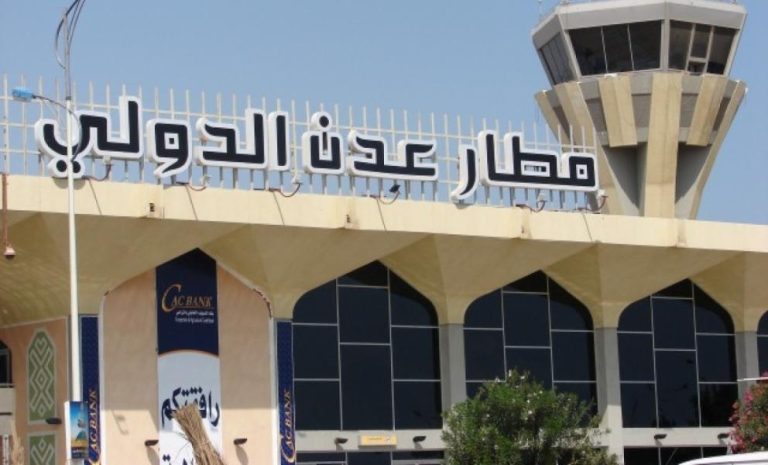رويترز: “الانتقالي الجنوبي” يغلق مطار عدن اليمني