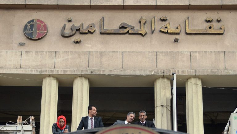 تجمّع لمحامين أمام مكتب النائب العام بالرحاب احتجاجًا على تطاول وكيل نيابة النزهة
