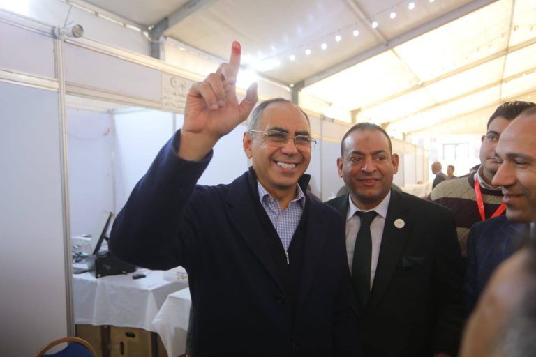 الدكتور هاني سري الدين يدلي بصوته في انتخابات رئاسة حزب الوفد