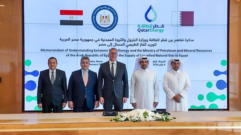 مصر توقّع اتفاقًا مع قطر لاستيراد شحنات من الغاز الطبيعي المسال