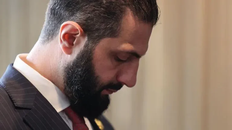 الداخلية السورية تنفى خبر استهداف أحمد الشرع وقيادات عسكرية