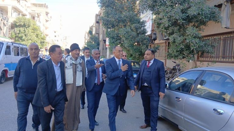 فضيحة الكراسي الفارغة تلاحق هاني سري الدين في قنا.. والوفد يلفظ الهواة