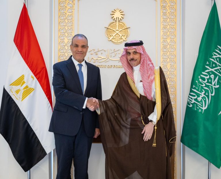 وزير الخارجية السعودي يصل إلى القاهرة في زيارة رسمية