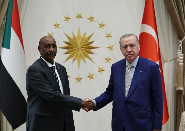 البرهان يشكر أردوغان وتركيا على دعم وحدة واستقرار السودان
