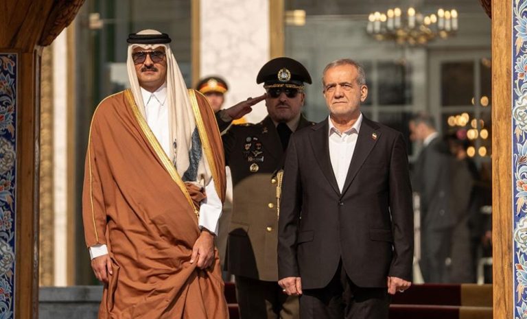 أمير قطر ورئيس إيران يبحثان العلاقات والتطورات الإقليمية