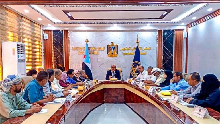 المجلس الانتقالي الجنوبي يعلن حل نفسه وإلغاء جميع هيئاته ومكاتبه