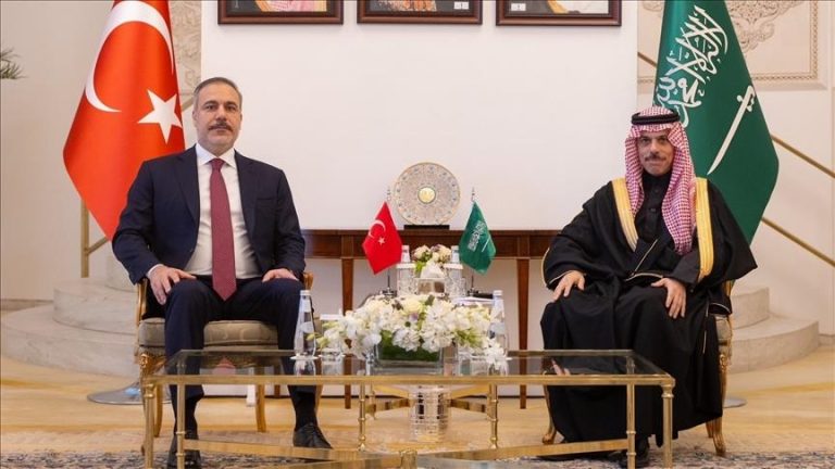 فيدان وبن فرحان يبحثان تطورات سوريا وتنفيذ خطة السلام في غزة