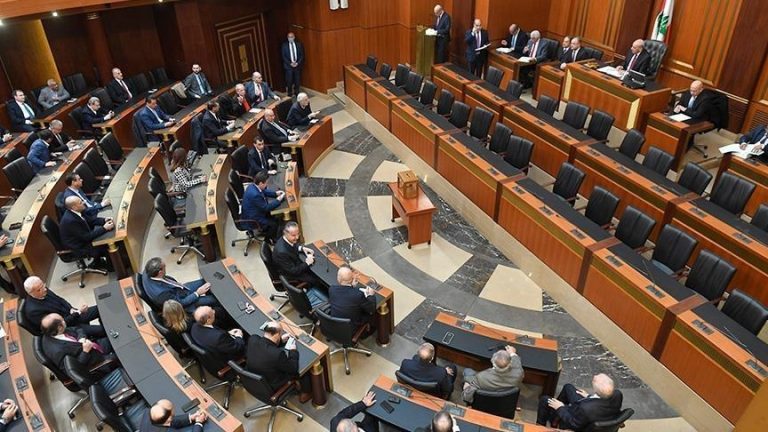 مجلس النواب اللبناني يقر موازنة 2026 بعد ثلاثة أيام من النقاش واحتجاجات للعسكريين المتقاعدين