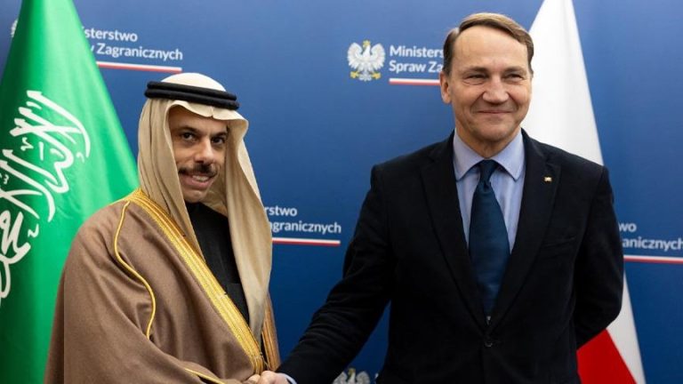 السعودية وبولندا توقعان مذكرة تفاهم لإنشاء مجلس تنسيقي وتبحثان وقف إطلاق النار في غزة
