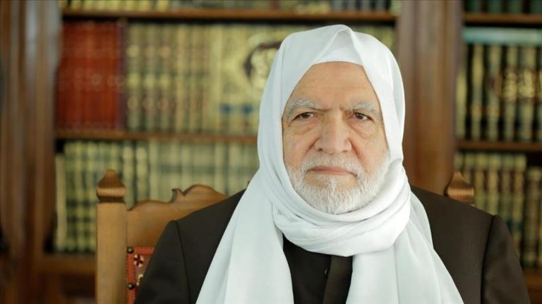 مفتي سوريا يدعو علماء وأبناء المكون الكردي إلى وحدة الصف ونبذ العصبيات