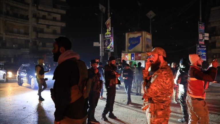 انتهاء مهلة الحكومة السورية لمسلحي “قسد” لمغادرة حلب بعد وقف مؤقت لإطلاق النار