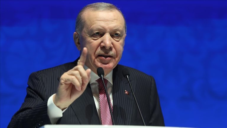 أردوغان: الوحدة والتضامن السبيل لمواجهة الحملات التي تستهدف الشباب والأسرة