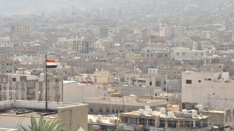 استئناف العمل في مطار سيئون الدولي بعد توقف دام أكثر من شهر