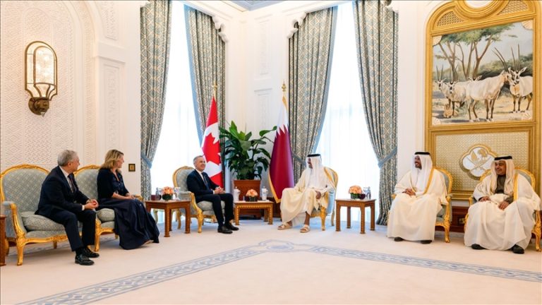 أمير دولة قطر يبحث مع رئيس وزراء كندا تطوير التعاون التجاري والاقتصادي