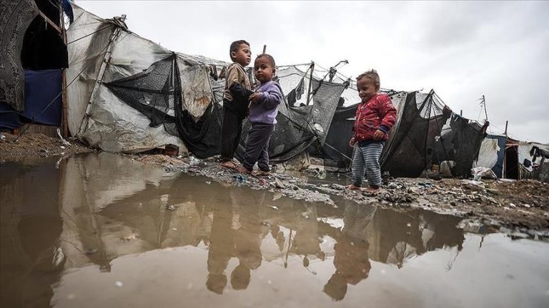 127 ألف خيمة غير صالحة للسكن في غزة مع منخفض قطبي يهدد حياة النازحين