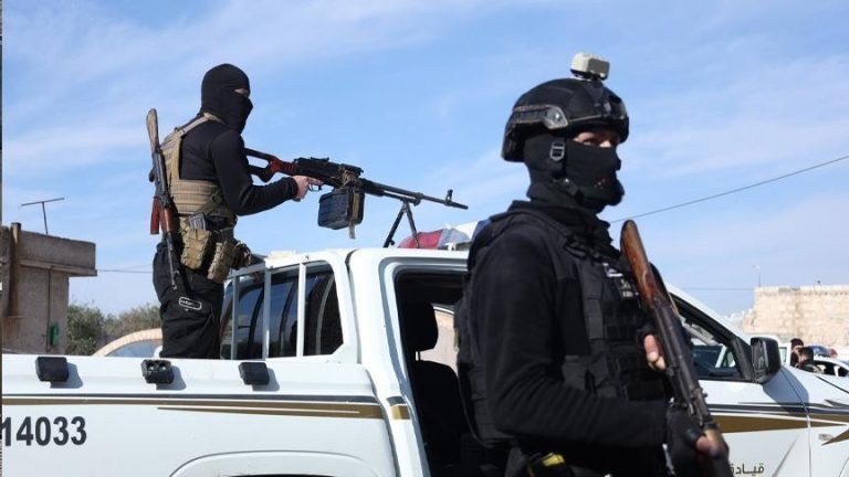 مقتل عنصرين وإصابة آخرين باستهداف حاجز للأمن الداخلي شرقي دير الزور