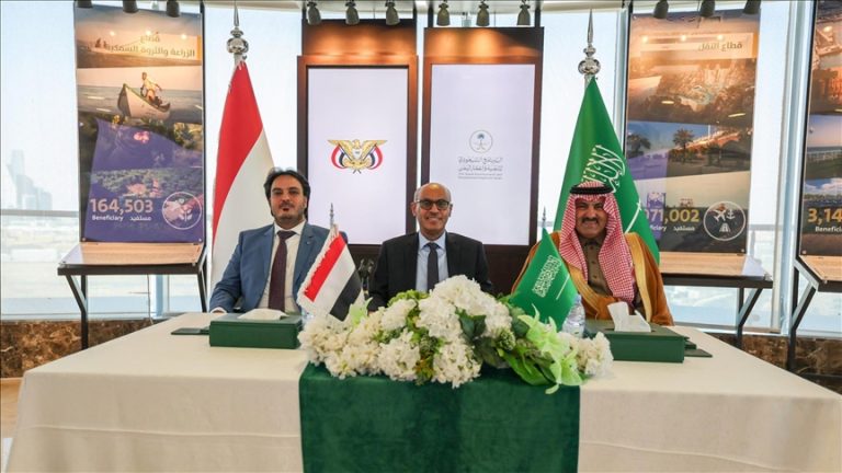 السعودية توقّع اتفاقية لتشغيل أكثر من 70 محطة كهرباء في اليمن