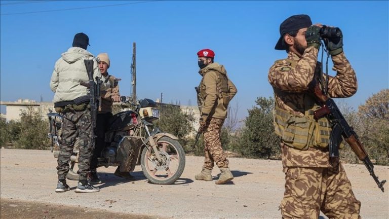 الجيش السوري يحذر المدنيين من دخول منطقة العمليات في دير حافر شرق حلب