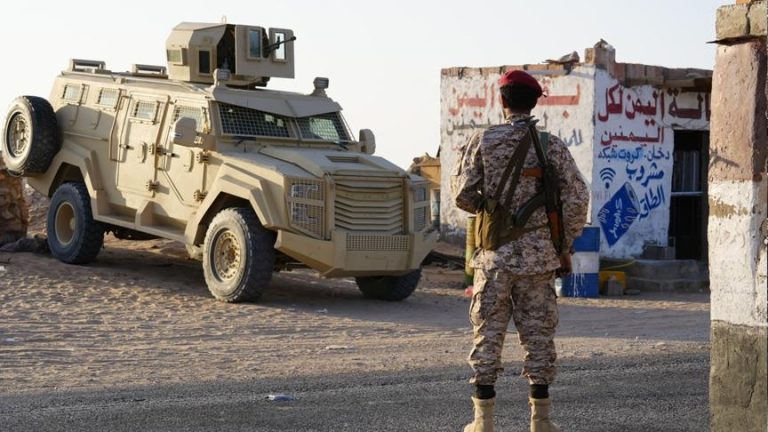 القوات الحكومية اليمنية تحبط محاولة تهريب أسلحة خارج حضرموت