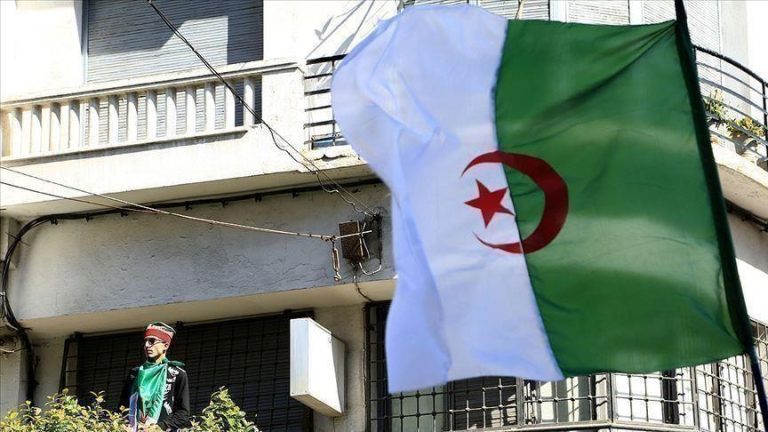 القضاء على 3 مهربي مخدرات مسلحين وتوقيف رابع في عملية نوعية للجيش الجزائري بولاية بشار