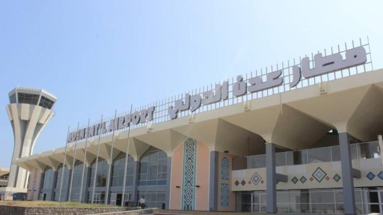 الحكومة اليمنية تنفي إغلاق مطار عدن وتحمل المجلس الانتقالي مسؤولية أي تعطيل للرحلات