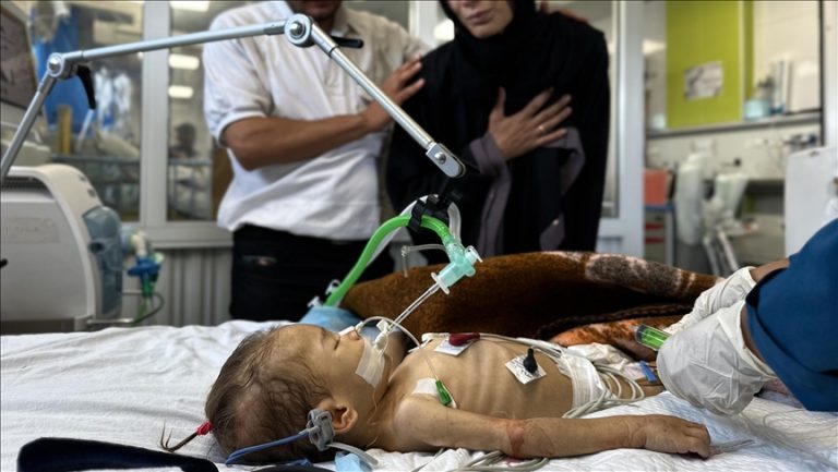 صحة غزة: أكثر من 20 ألف مريض ينتظرون السفر للعلاج… وإغلاق معبر رفح يهدد حياتهم