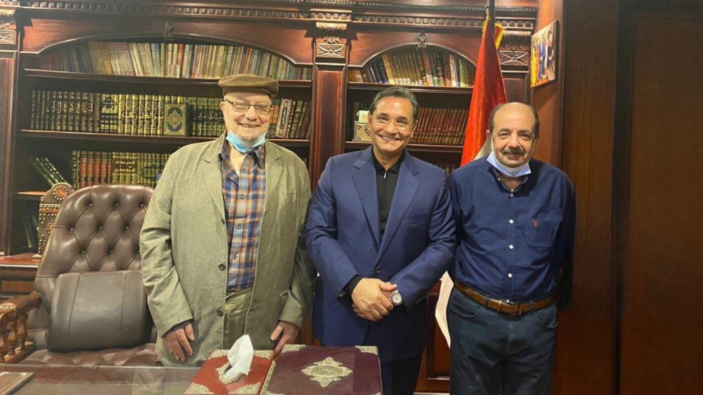 عبد الرحيم على يكتب : مرايا الغياب