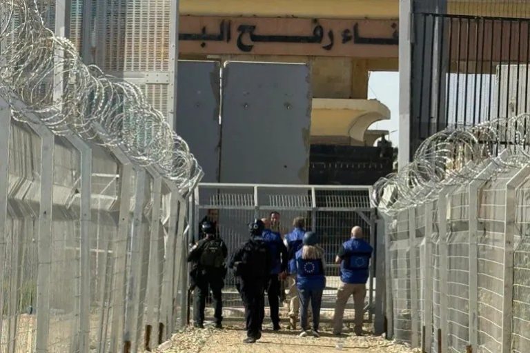 بوابة الموت في رفح.. الاحتلال يطارد المسافرين بالخطف والإرجاع بقلب قطاع غزة