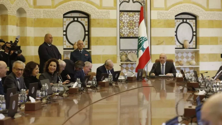 الحكومة اللبنانية تقر مهلة 4 إلى 8 أشهر للمرحلة الثانية من “حصر السلاح”