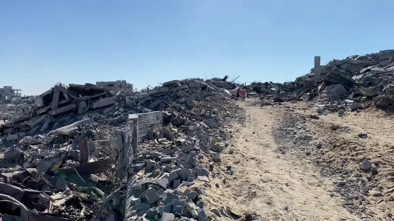 صحيفة بريطانية: واشنطن تخطط لبناء قاعدة عسكرية تضم 5 آلاف شخص في قطاع غزة
