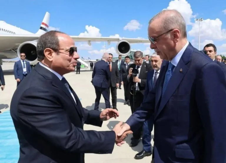 اتفاق دفاعي بـ 350 مليون دولار يدشن مرحلة جديدة من التوازن بين القاهرة وأنقرة