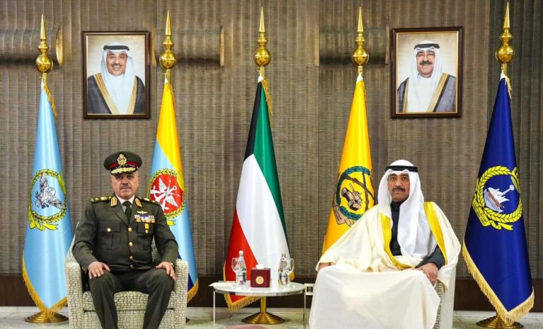 الكويت ومصر تبحثان تعزيز التعاون العسكري بين البلدين
