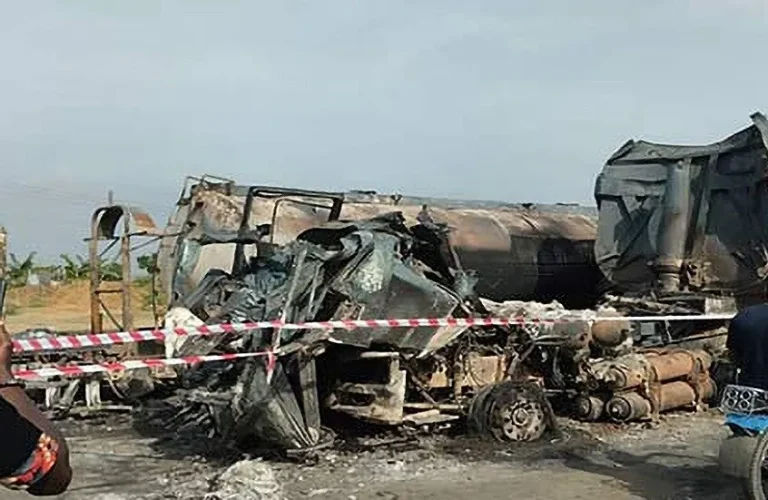 مقتل ثلاثين مواطنا اثر تصادم شاحنة مروعة في ولاية كانو النيجيرية