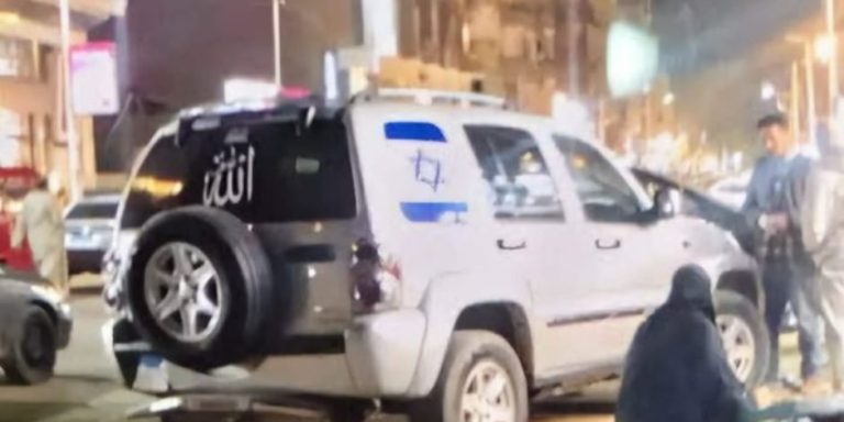 الأجهزة الأمنية بالجيزة تضبط سائق سيارة وضع ملصق علم إسرائيل وتسبب في حادث تصادم بكرداسة