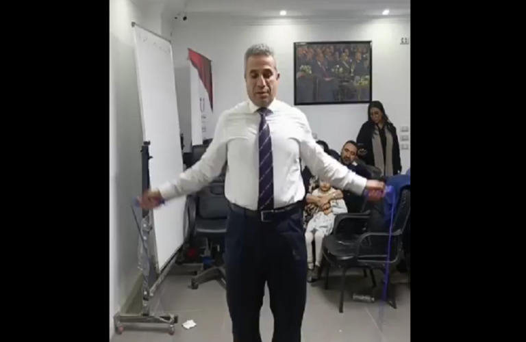 مصر..فيديو للمتحدث العسكري السابق يستعرض مهاراته في “نط الحبل” يثير تفاعلا