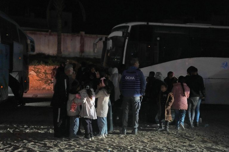 إصرار الفلسطينيين على العودة إلى قطاع غزة يربك حسابات الاحتلال الإسرائيلي تماما