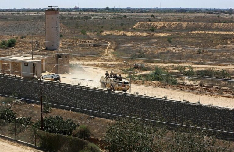 جيش الاحتلال يعلن إحباط عملية تهريب أسلحة على حدود مصر