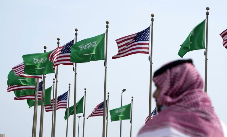 رويترز: ترامب يسعى لاتفاق نووي مع السعودية بدون تدابير