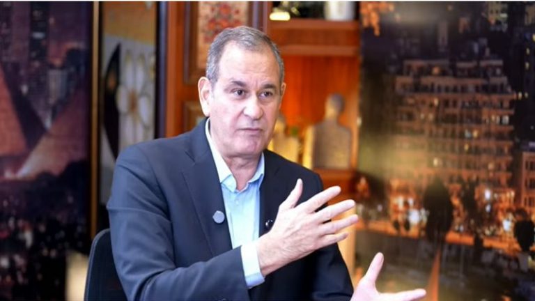د. مدحت الشريف يوجه سؤالاً قوياً لمصطفى مدبولي «البلد فين بالنسبالك؟