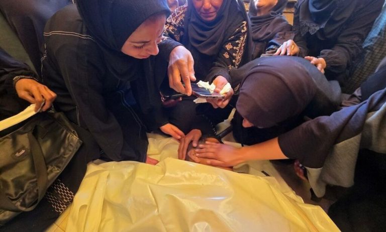 انهيار المنظومة الصحية في غزة يهدد حياة آلاف المرضى والمصابين بالقطاع