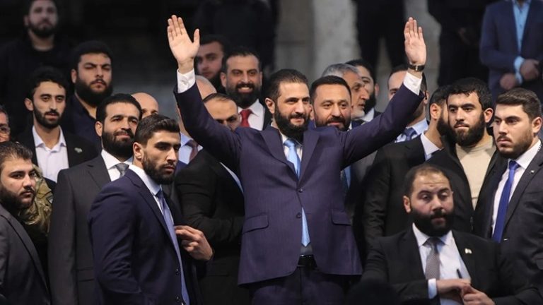 ميدل إيست آي: الشرع يفتح قناة مباشرة مع أكراد كوباني بعد تصاعد الخلاف مع قسد